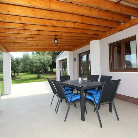 House Cuvi Holiday home