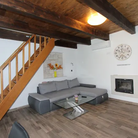 House Cuvi