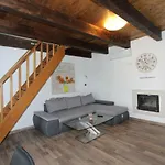 House Cuvi * Ρόβινι