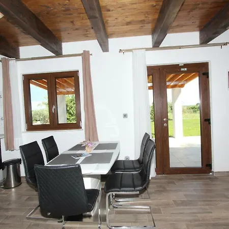 House Cuvi Casa de Férias