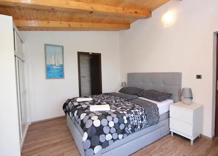 Feriehus House Cuvi *